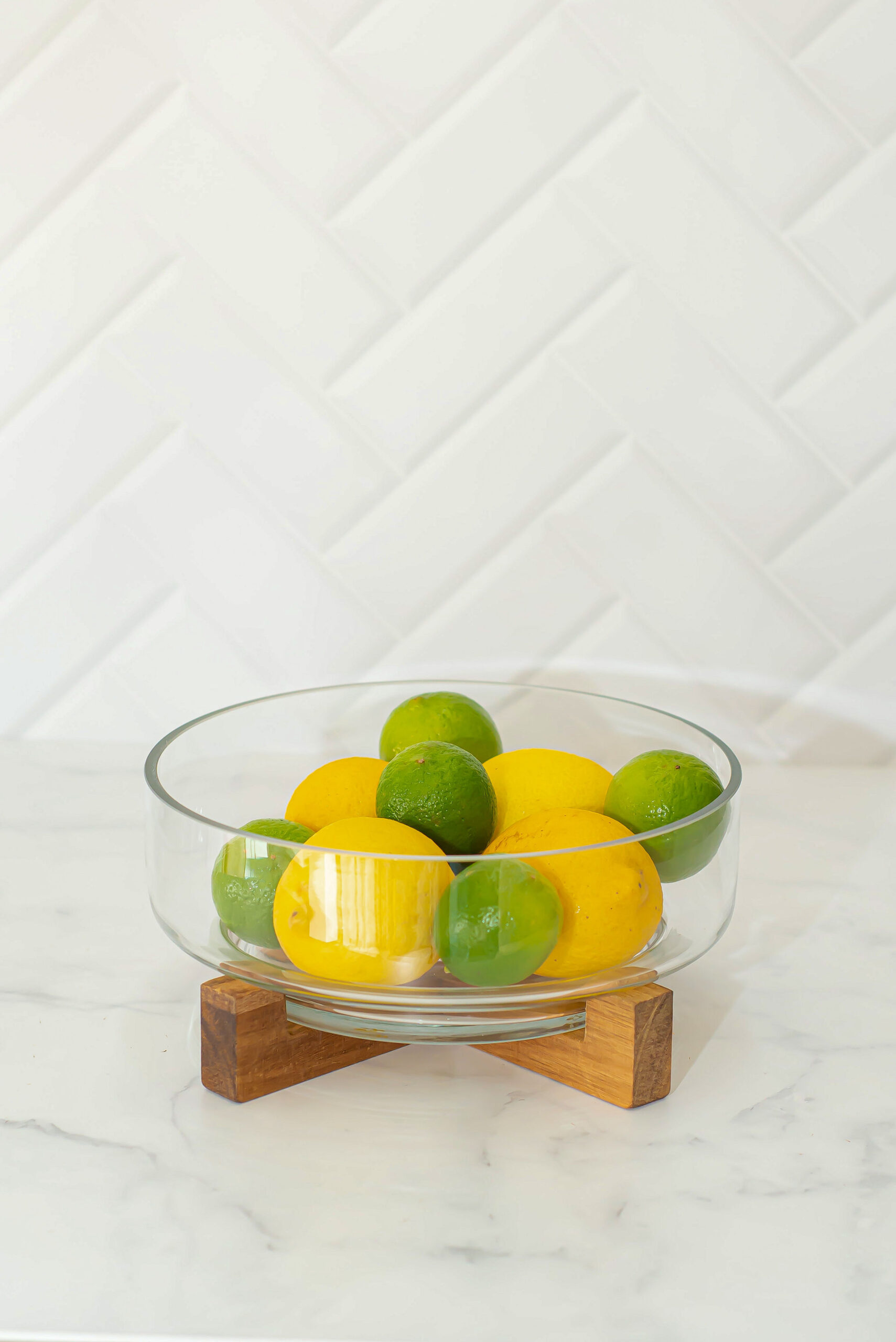 BOWL DE VIDRIO CON BASE DE ACACIA 2,2 L - Image 4