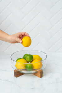 BOWL DE VIDRIO CON BASE DE ACACIA 3,6 L