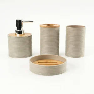 SET DE BAÑO DE PLÁSTICO Y BAMBÚ