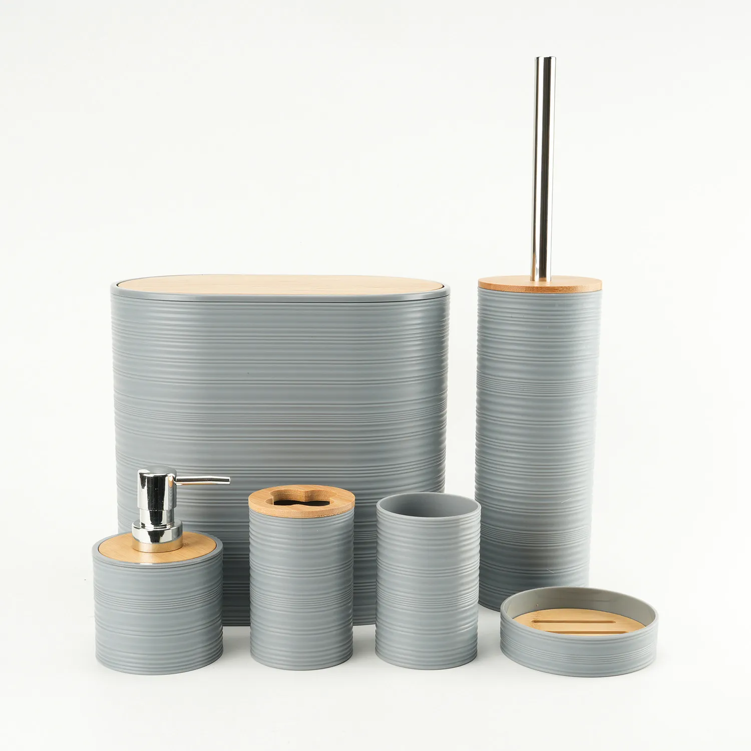 SET DE BAÑO DE PLÁSTICO Y BAMBÚ (SET X 6)