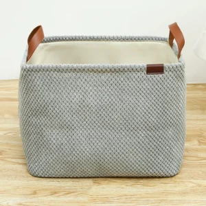 CESTO DE TELA CON MANIJA DE CUERO