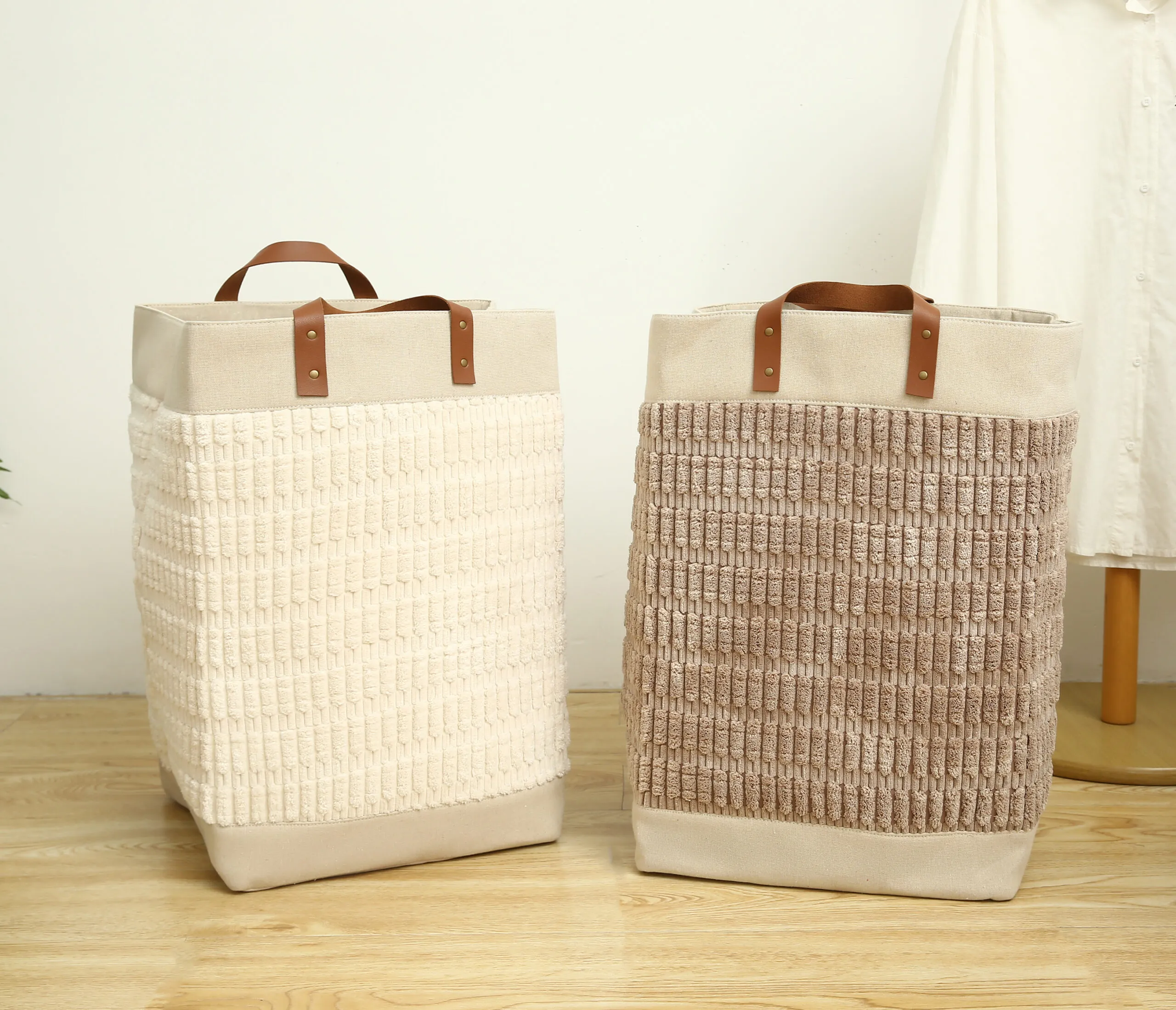 CESTO LAUNDRY DE TELA CON MANIJA DE CUERO - Image 2