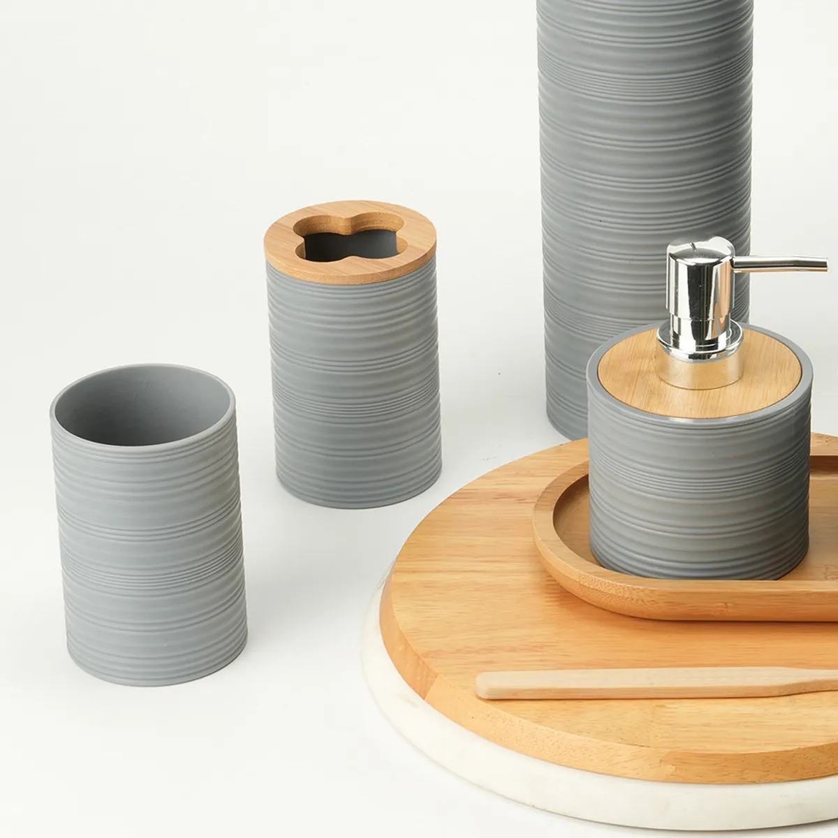 SET DE BAÑO DE PLÁSTICO Y BAMBÚ (SET X 6) - Image 3