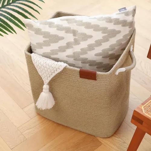 CESTO DE TELA CON MANIJA DE CUERO