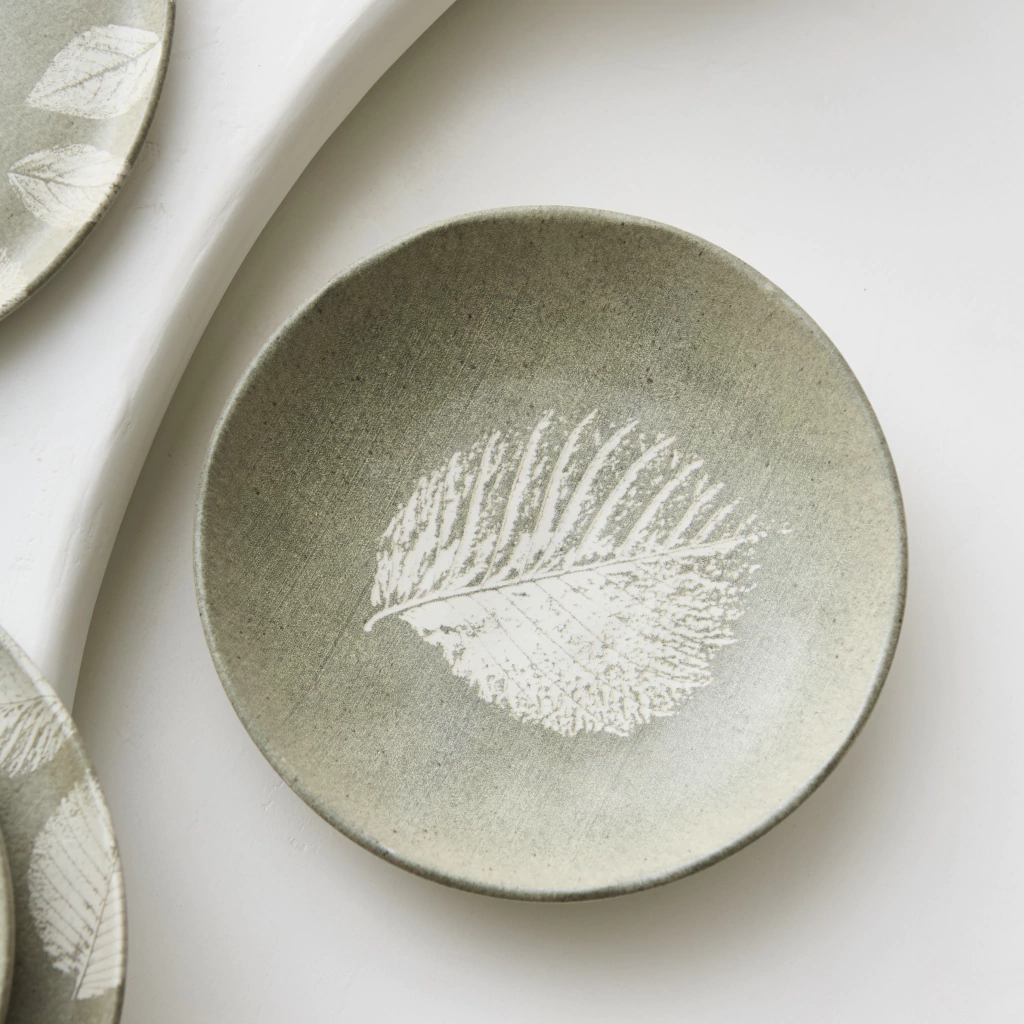 PLATO HONDO CARIMBO CAMELIA - Image 2