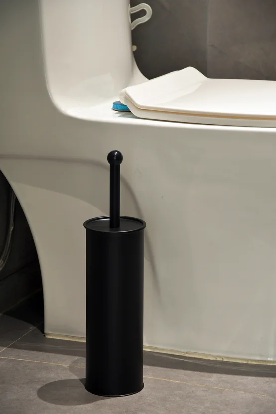ESCOBILLA DE BAÑO TUBO NEGRO