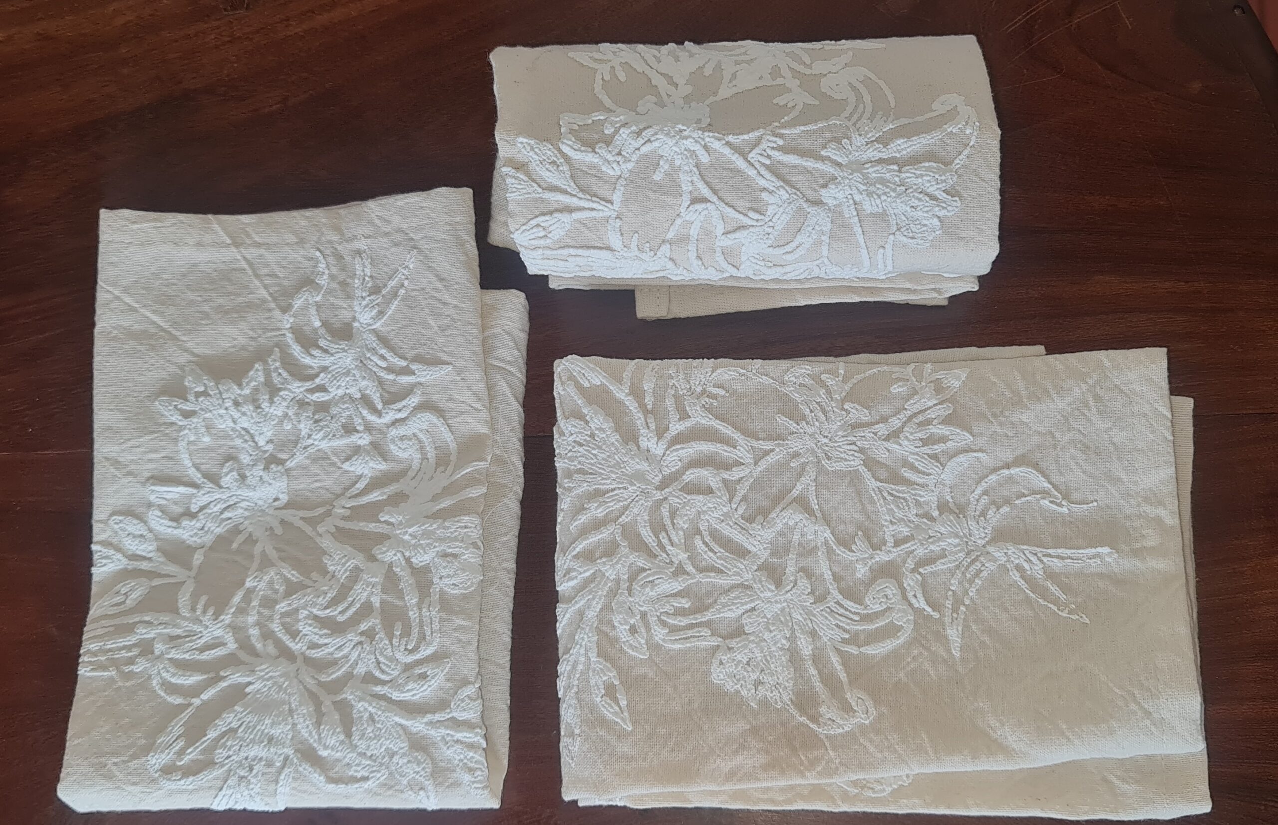 SERVILLETAS DE TUSOR PASTEL CON APLIQUE - Image 2